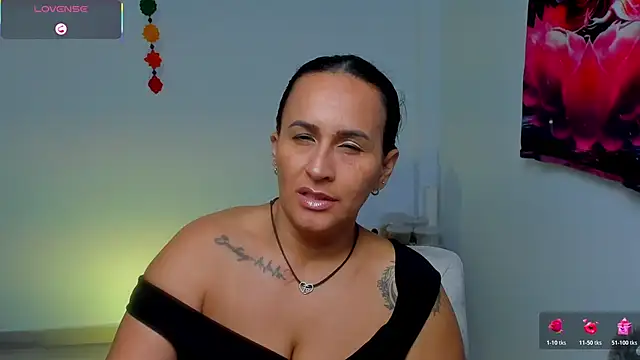 Sara_Charmy webcam