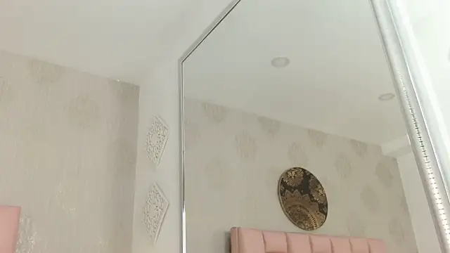 IsabelleDaza webcam