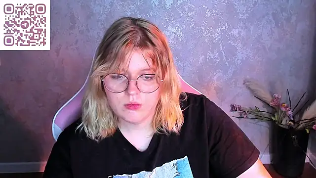 luna_c0ra webcam