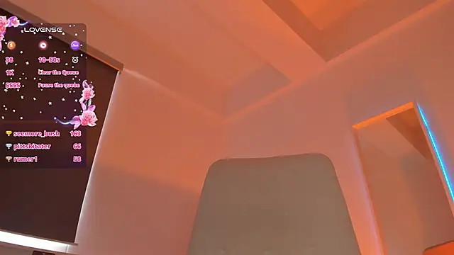 laura-hills18 webcam