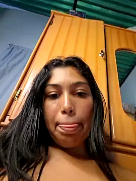 Webcam Model (Putaalexa)  is live.Free join now!