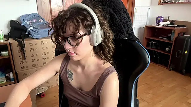 PillowPeachX webcam
