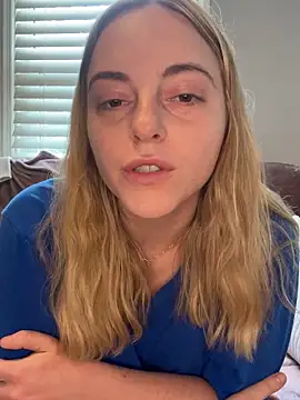 jaseyrae (F young) - Pussy squats over camera