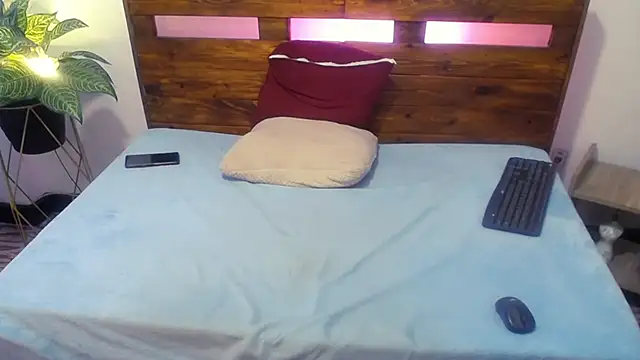 Yeseniaa25_ webcam