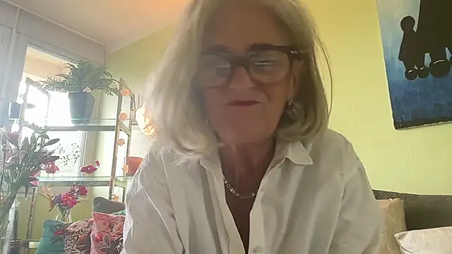 naughtymonicauk (F mature) - SLUT DROP DANCE