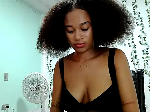 Akemy_Saunders webcam