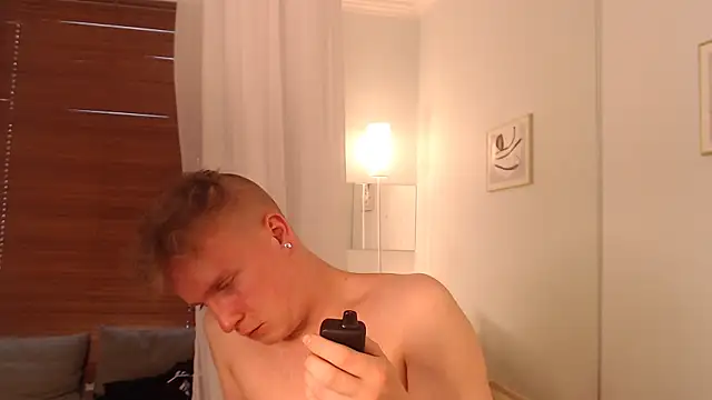 AlexxSweet webcam