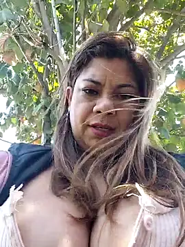 Laura-Hernandez webcam