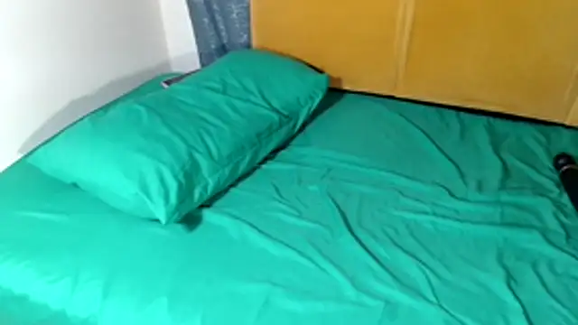 HugeTitisxx webcam
