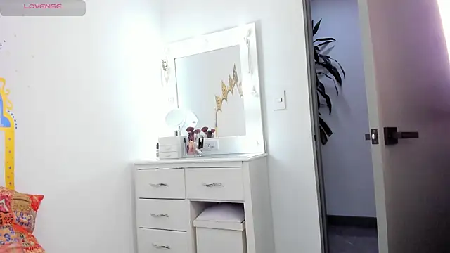 LadyNahir webcam