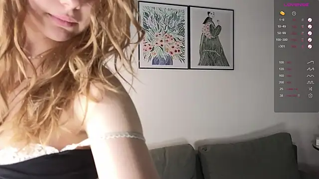 Sakura_Moore webcam