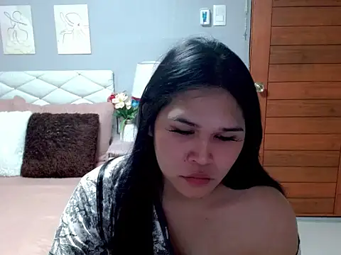 MichelleWild webcam