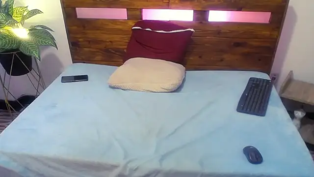 Yeseniaa25_ webcam