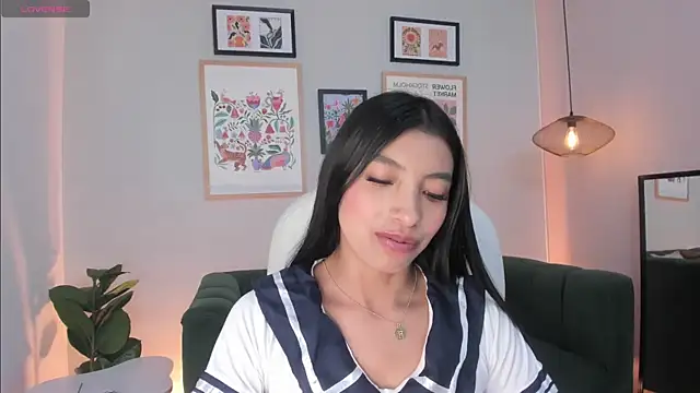Tiffany_Low webcam