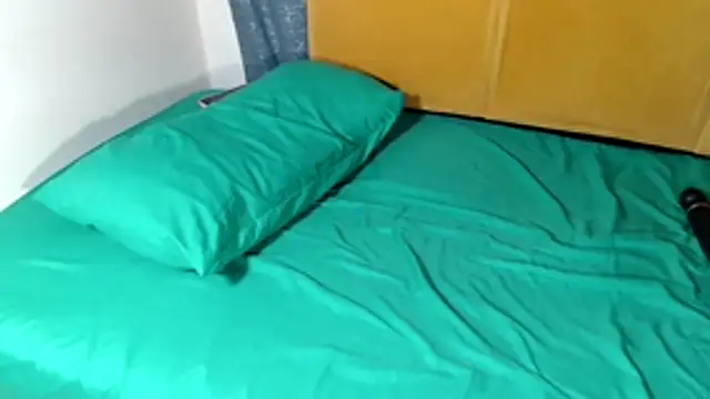 HugeTitisxx webcam