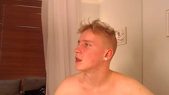 AlexxSweet webcam