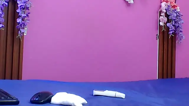 skinnybarbie022 webcam