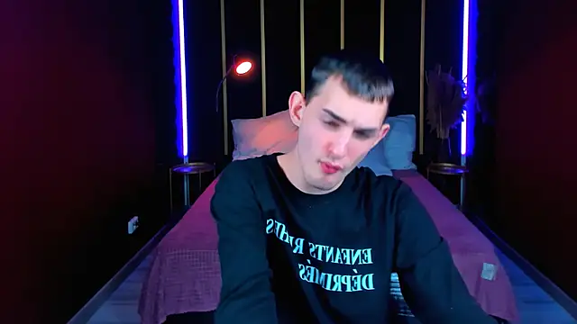 Lucas_Moran webcam