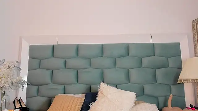 MiaMancini webcam