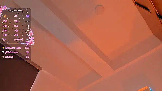 laura-hills18 webcam