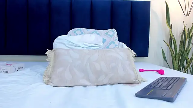 mayaevansmg webcam