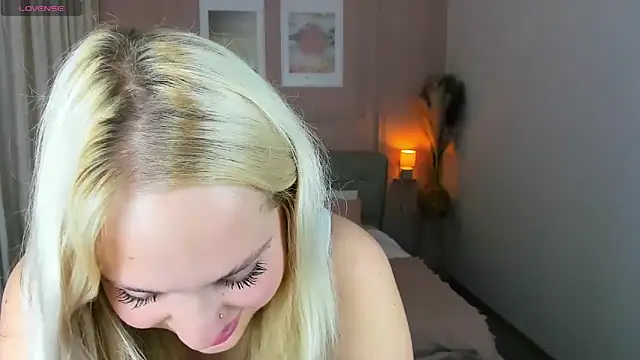 nikolla_ - Nikolla_'s free webcam - UK Sex Cams