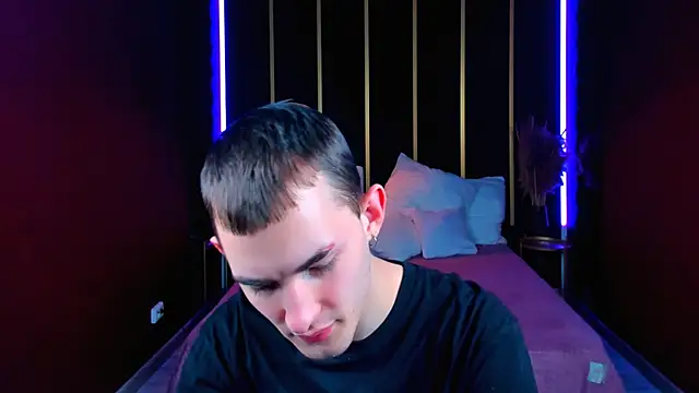 Lucas_Moran webcam
