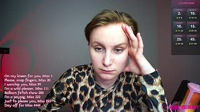 KinkyMissCherry webcam