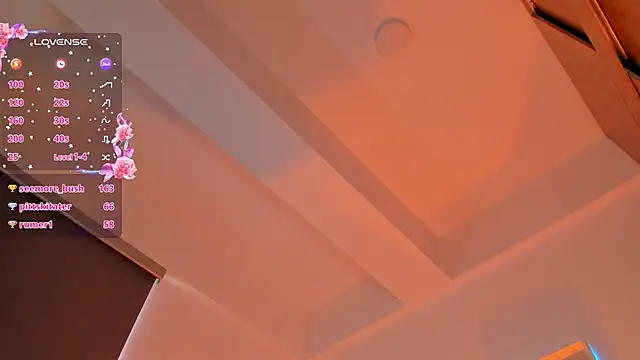 laura-hills18 webcam