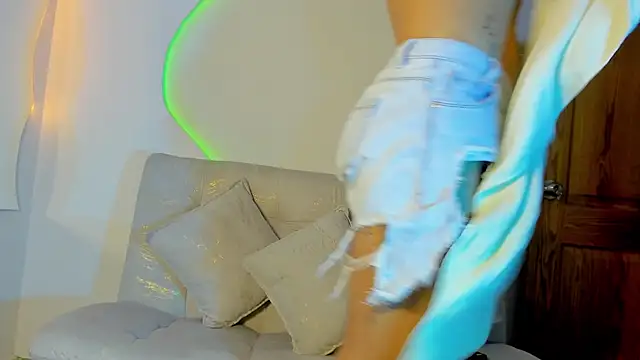 ArohomLester_ webcam