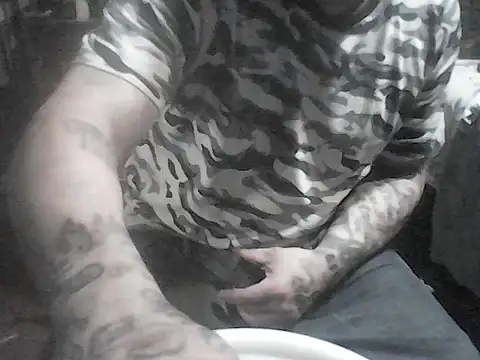 Twoslipperywhenwett webcam