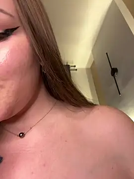 Webcam Model (AnnabelleKelly)  is live.Free join now!
