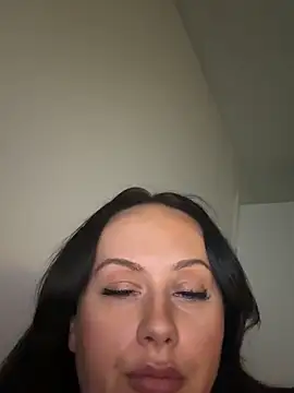 CurvyQueen2023 webcam