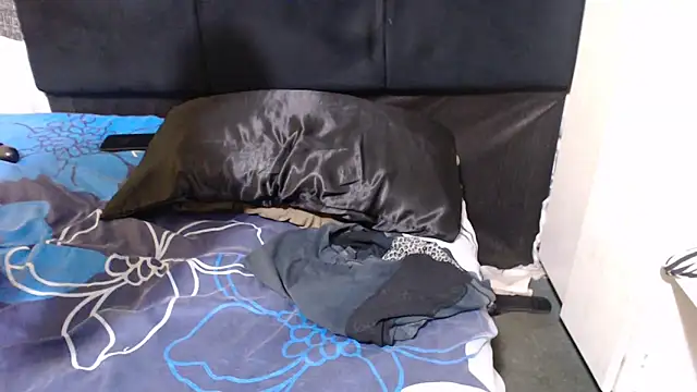 SweetHotBabby18 webcam
