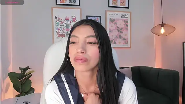 Tiffany_Low webcam