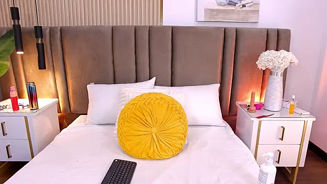 SaraLugo live sex cam