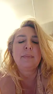 Webcam Model (MariaRichi_)  is live.Free join now!