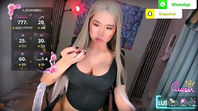 xBigSurpriseLorainex webcam