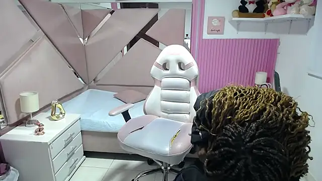ebony_rizon - Ebony_rizon's free webcam - UK Sex Cams