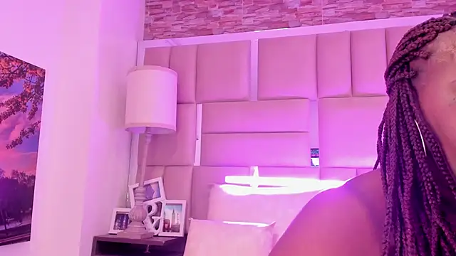 ShaniaBrownn webcam