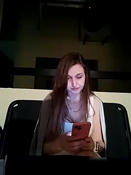Webcam Model (irresistibelle) is live