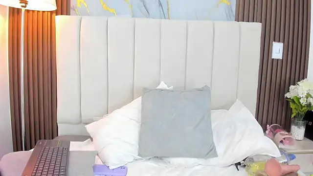 Victoria_Guzman webcam