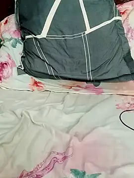 QueenSoreal webcam