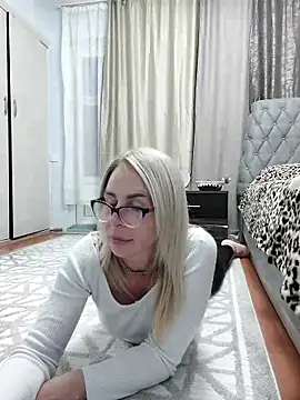 Webcam Model (ElenabonyX) is live
