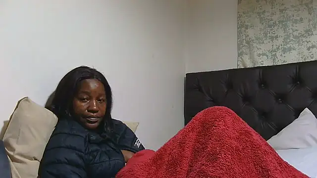 sluttylaura21 webcam
