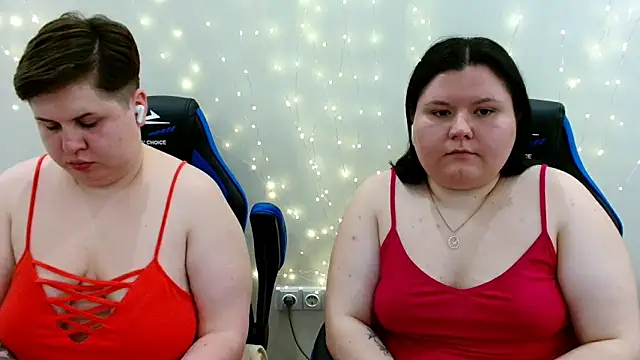 BeckyAndHellen webcam