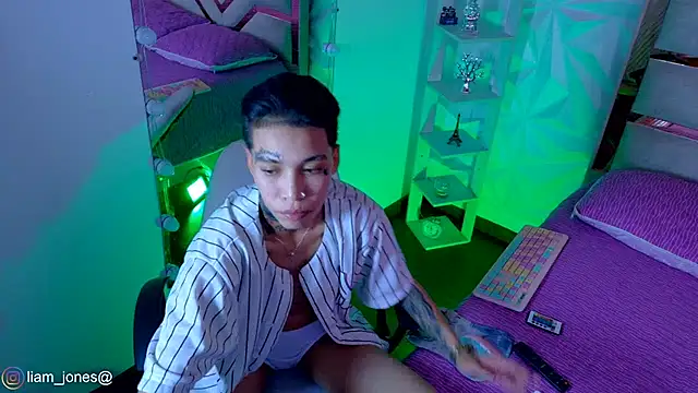 jonesliam23 - Jonesliam23's free webcam - UK Sex Cams