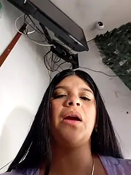 Layla-daring webcam