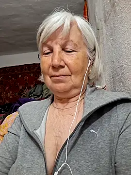 Webcam Model (KlaudiaDarling)  is live.Free join now!