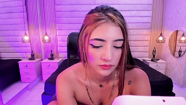 VictoriaaBlair webcam